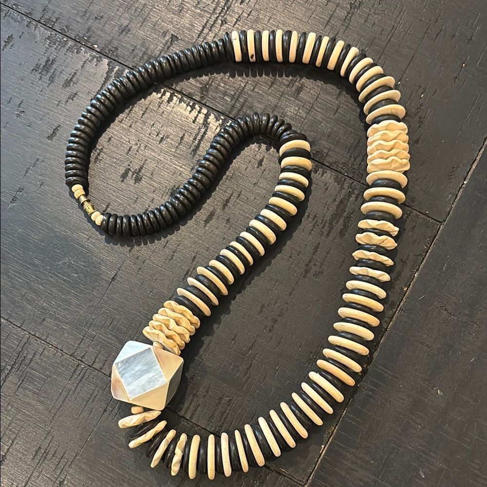 Vintage Tribal Boho Chunky Wood MOP Necklace Black Cream Beaded Necklace​​​